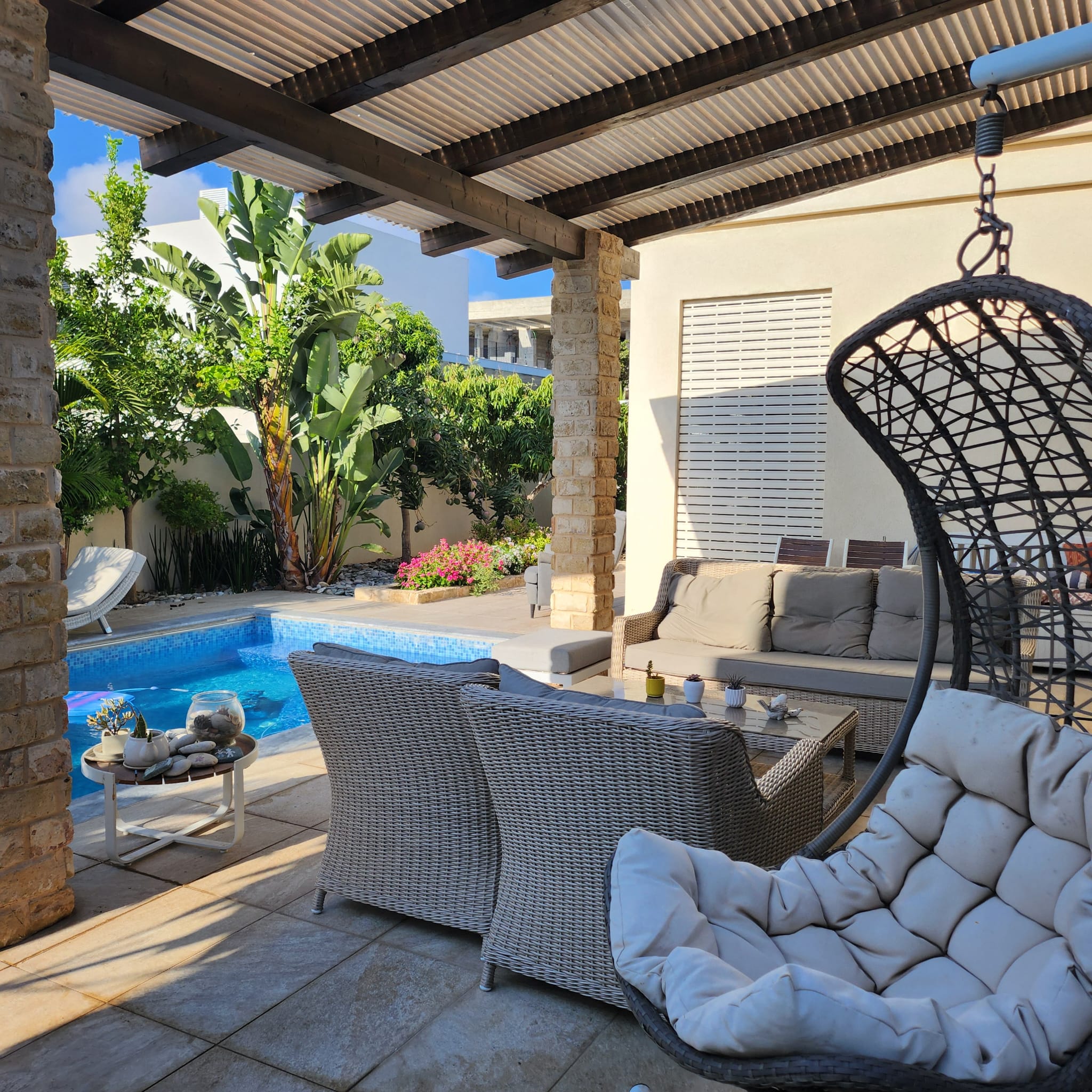 חצר – זווית 3